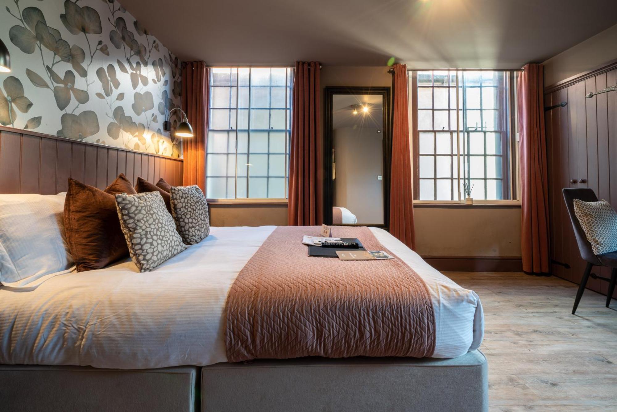 The Archangel,Restaurant & Bar With Rooms Frome Bagian luar foto
