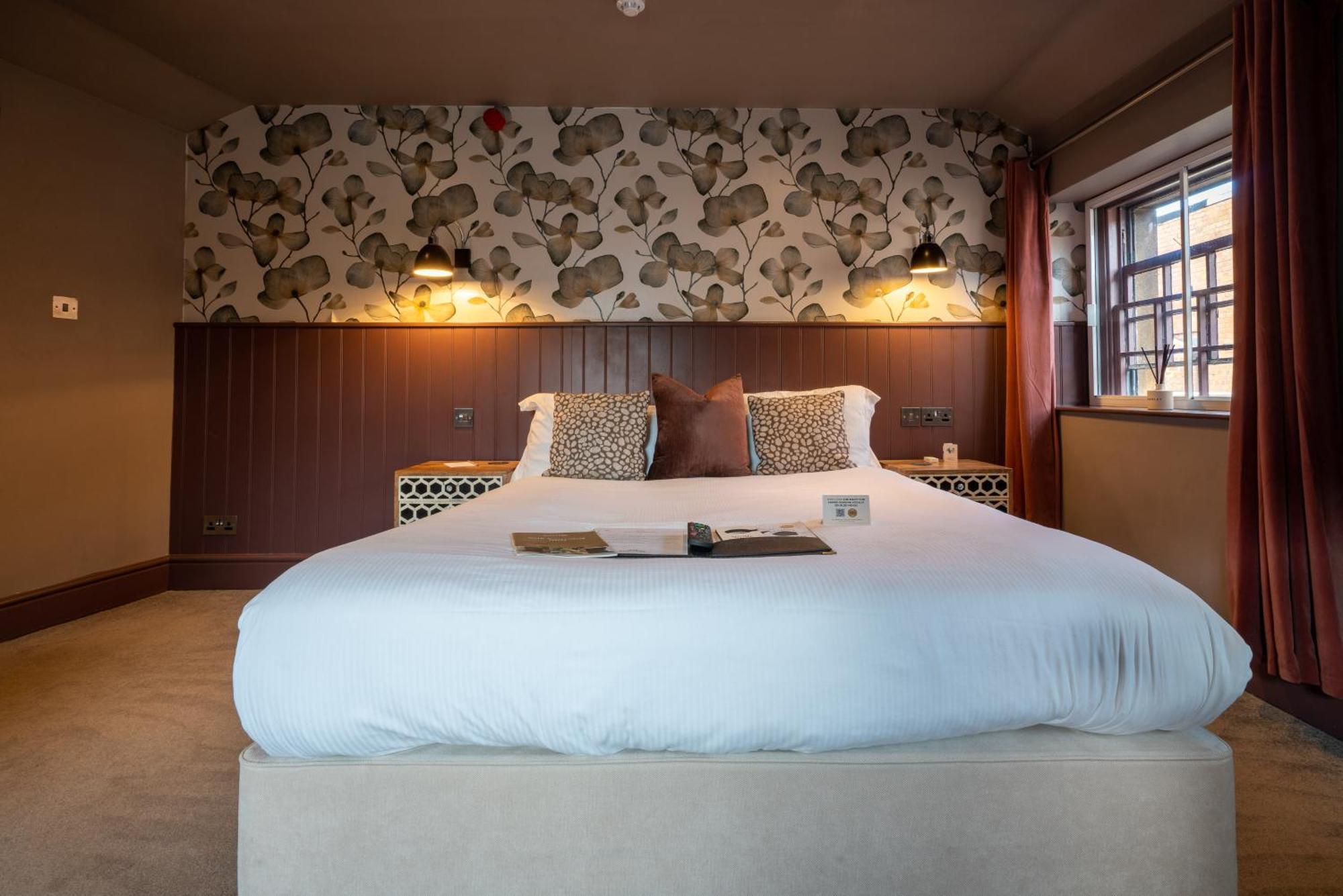 The Archangel,Restaurant & Bar With Rooms Frome Bagian luar foto