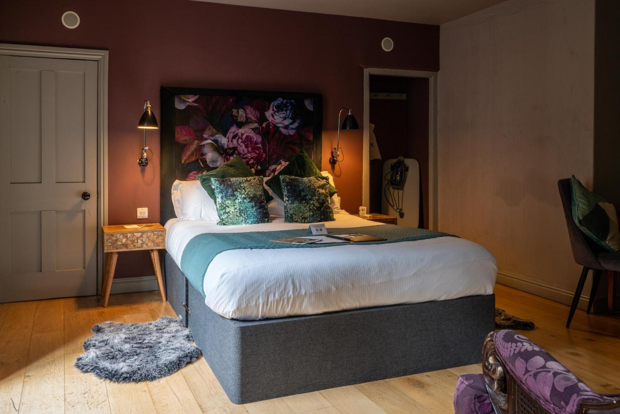 The Archangel,Restaurant & Bar With Rooms Frome Bagian luar foto