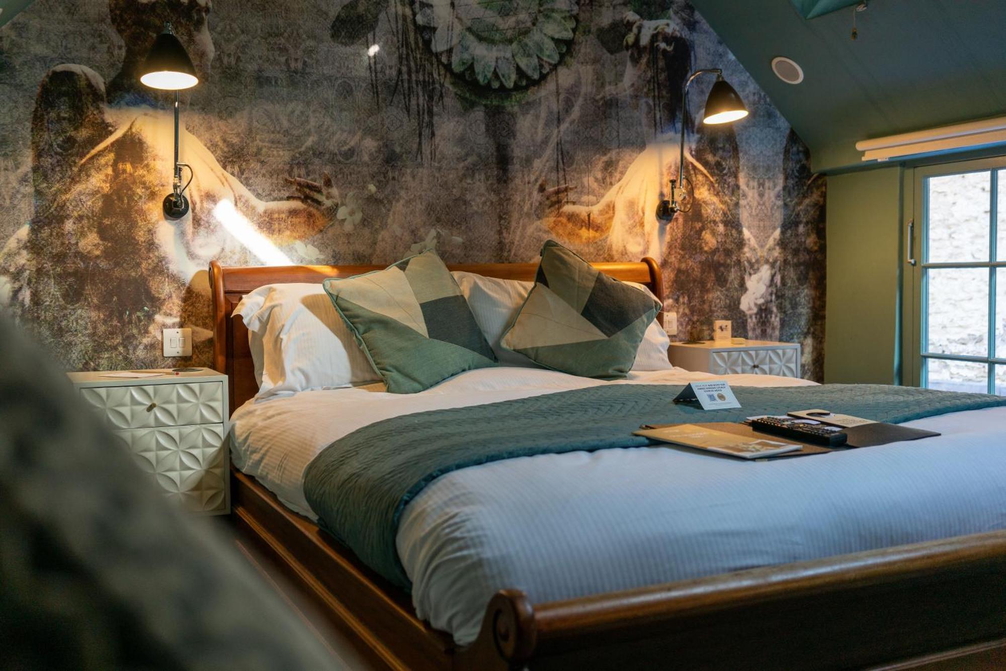 The Archangel,Restaurant & Bar With Rooms Frome Bagian luar foto