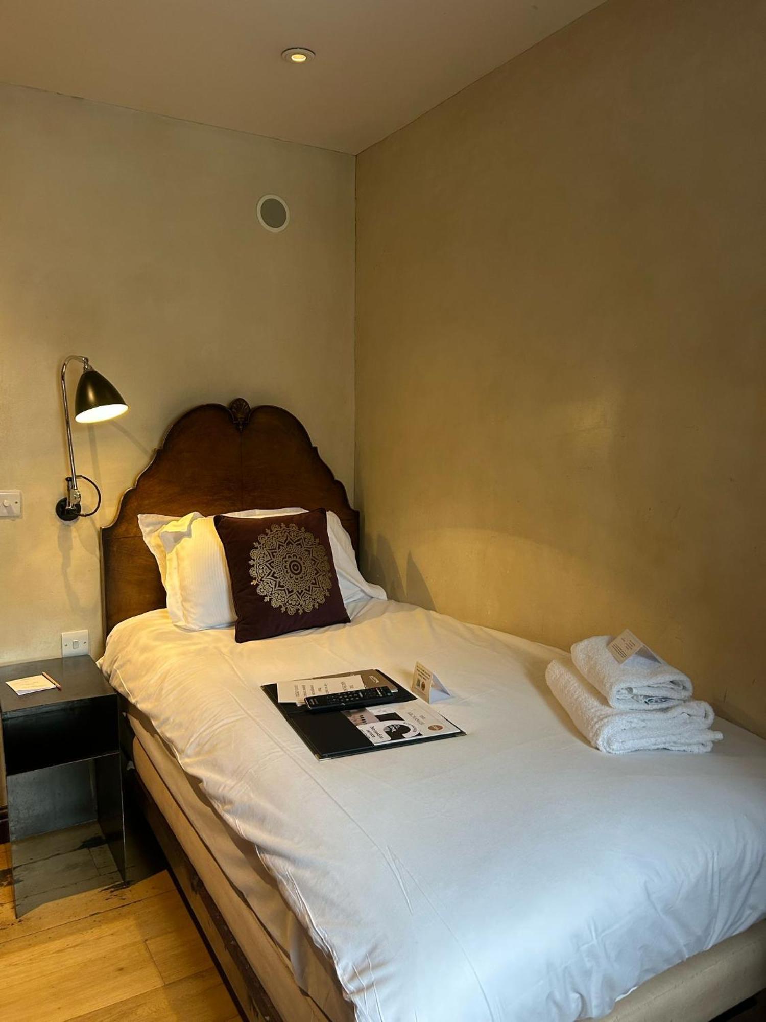 The Archangel,Restaurant & Bar With Rooms Frome Bagian luar foto