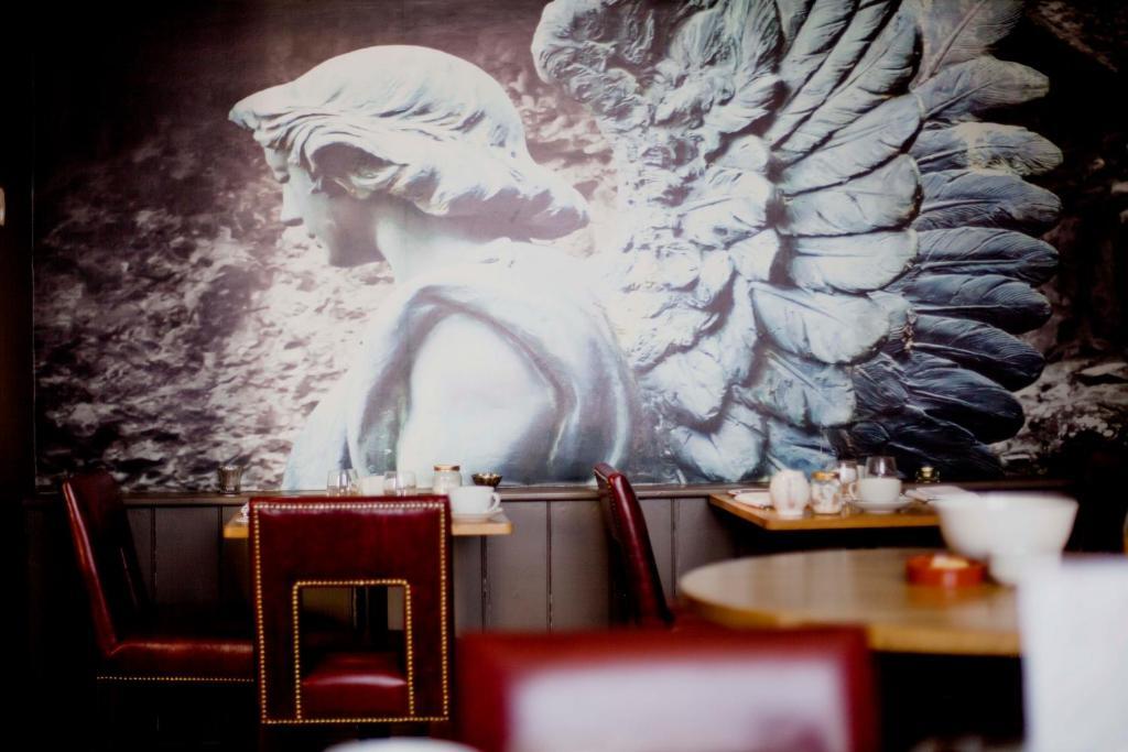The Archangel,Restaurant & Bar With Rooms Frome Bagian luar foto