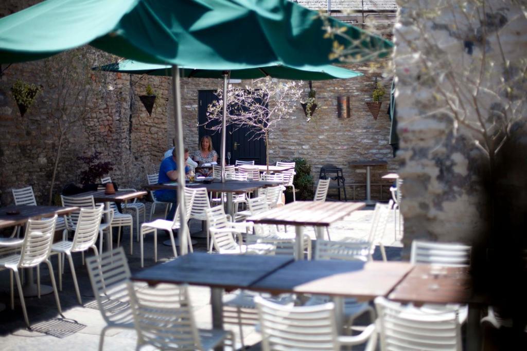 The Archangel,Restaurant & Bar With Rooms Frome Bagian luar foto