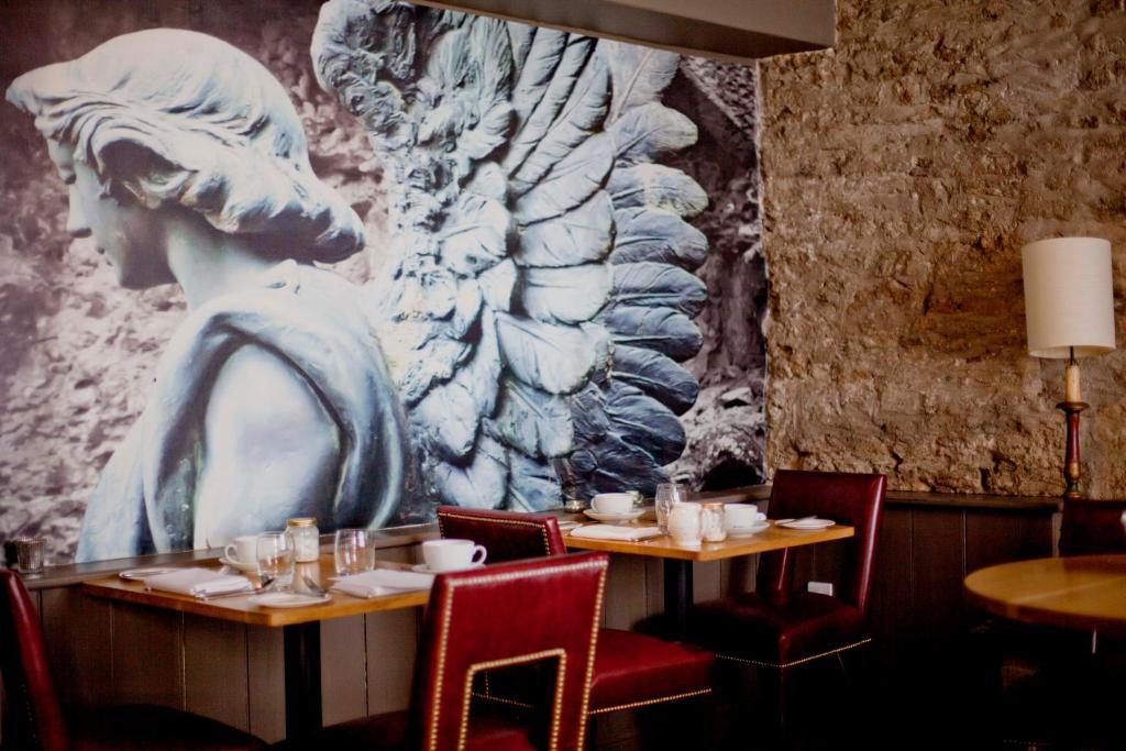 The Archangel,Restaurant & Bar With Rooms Frome Bagian luar foto